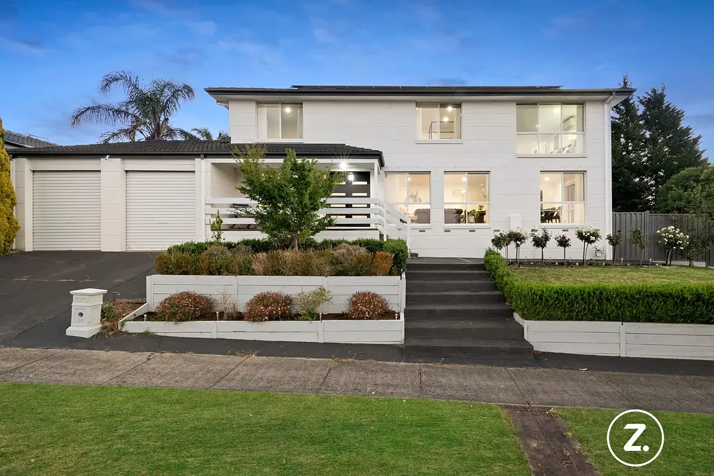 28 Huxley Crescent, Endeavour Hills, VIC 3802