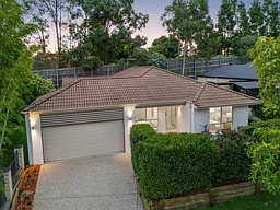 11 Sailboat Way, Springfield Lakes