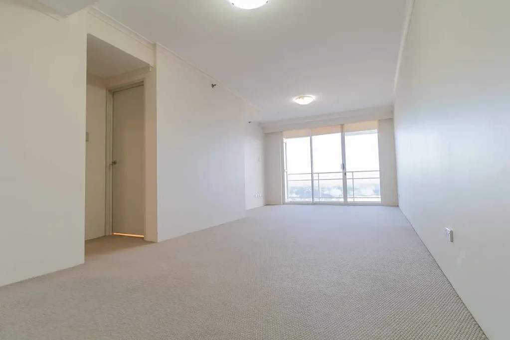 Spacious Two-Bedroom Apartment with Secure Parking in the Prestigious Summit Building