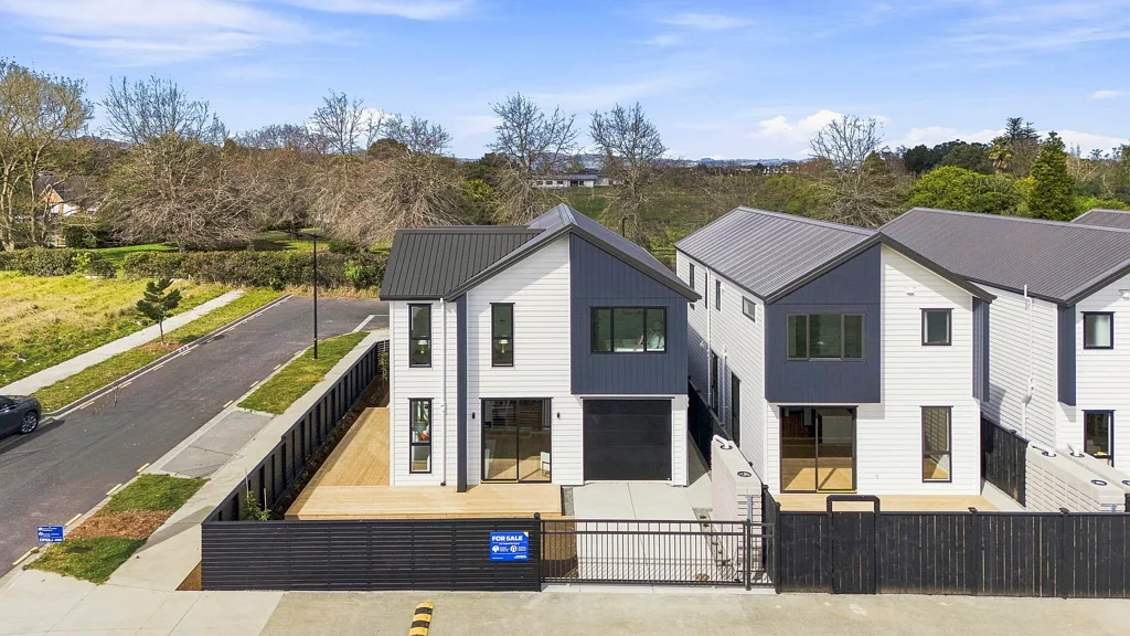 Karaka 5ਬੈੱਡਰੂਮ Brand New Sun-Drenched Corner Home Near ACG Karaka