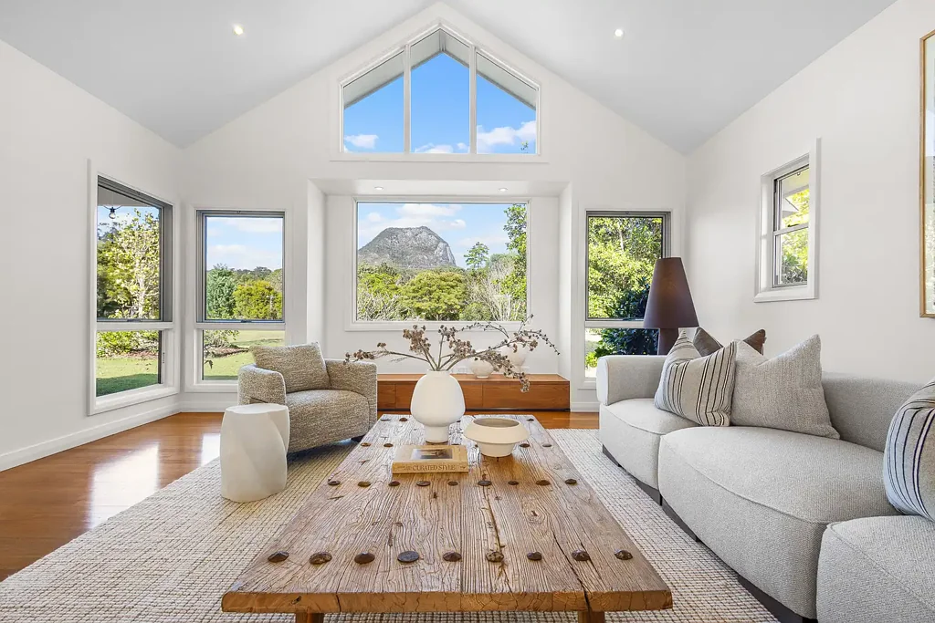 Pomona 3房  Architecturally Designed with Stunning Mt Cooroora Views