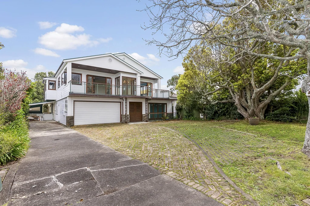 Expansive Living | Unbeatable Location