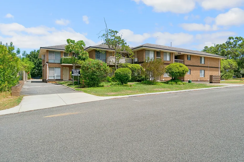 Furnished 2 - Bedroom Unit in Prime Como Location