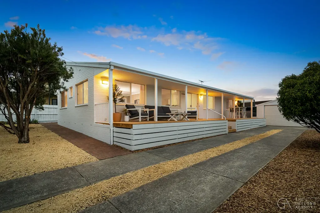 Portarlington 3房  Editorial finishes. Soaring bay views. A renovation you can trust.