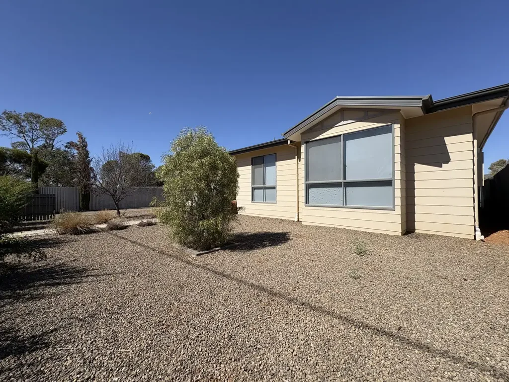 18 Francis Street, Quorn, SA 5433