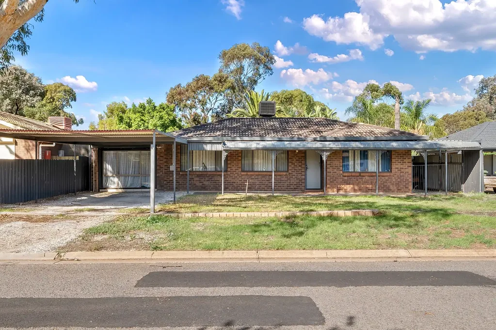 Andrews Farm 3房  Modern Updates Meet Classic Family Living.