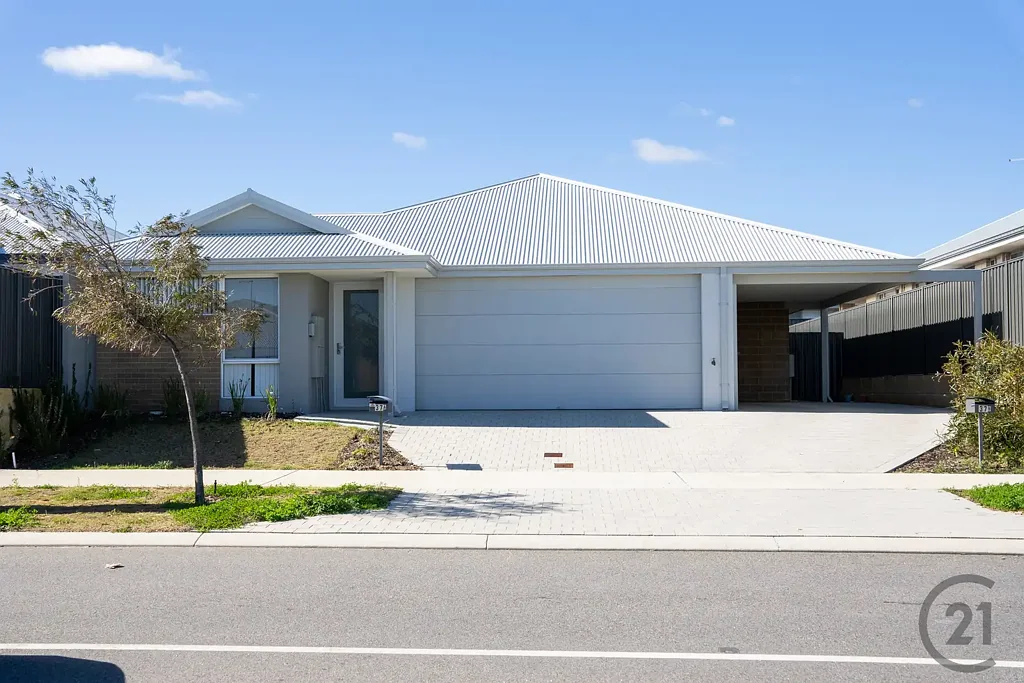 Madora Bay 5 Slaapkamer Rare Dual Occupancy Investment Opportunity - Two Homes Under One Roof!