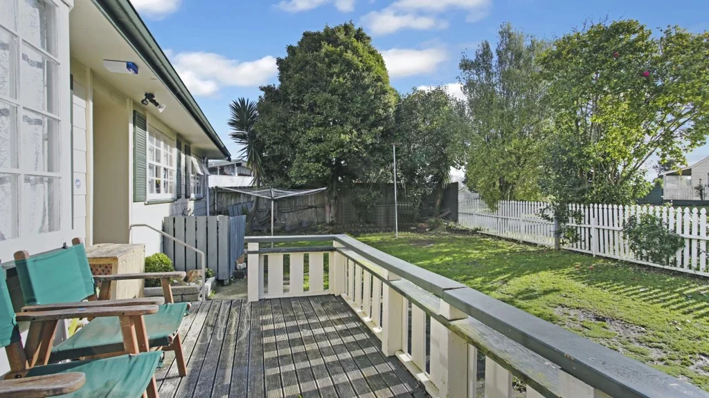 PAPAKURA, 3 BEDROOMS