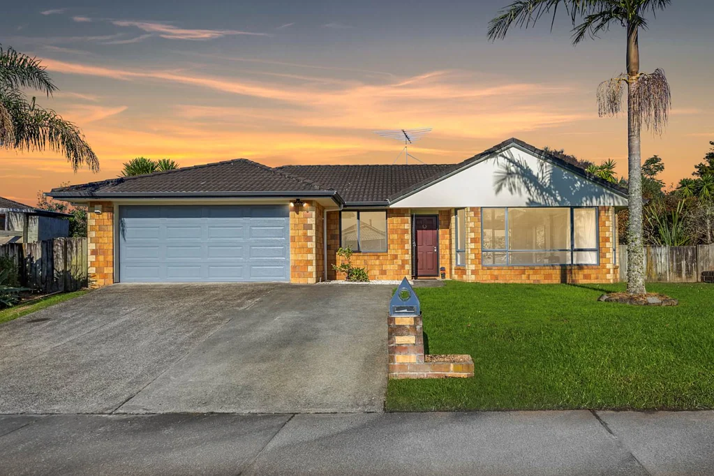 Helensville 4Phòng ngủ Market Debut After 20 Years – Solid Family Home