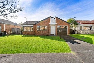 23 Kona Cresent, Henderson, Waitakere City