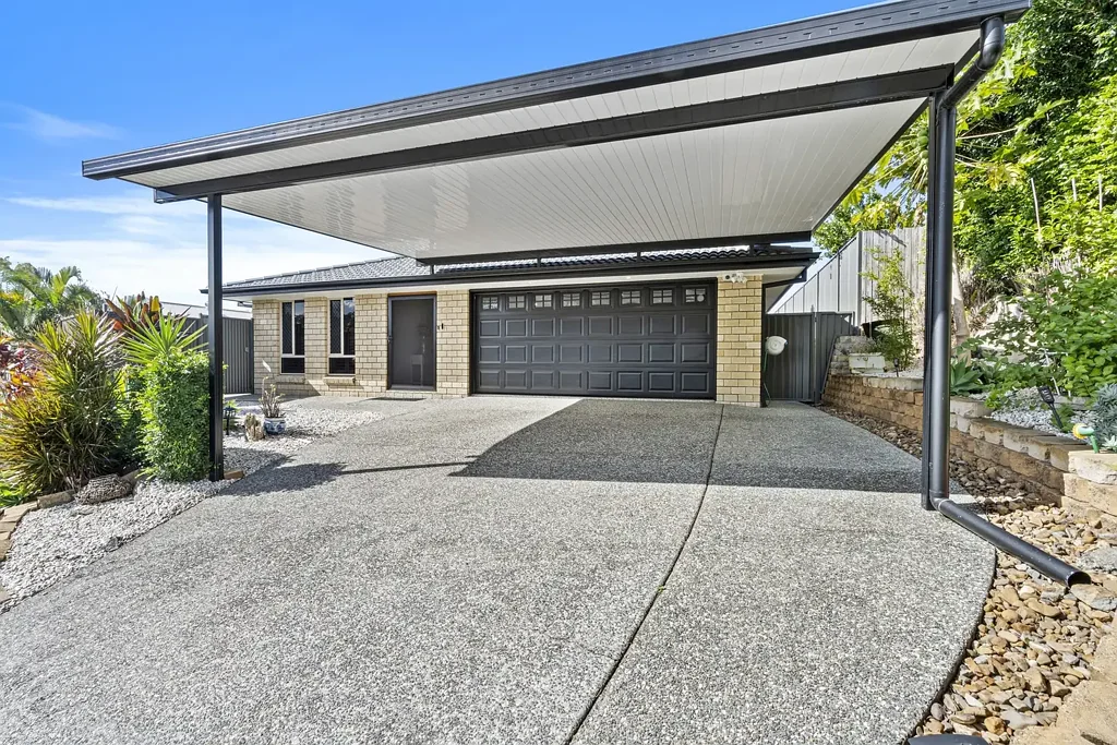 Ormeau Hills 4침실 Stylish Elevated Family Living With Space For Large Pool