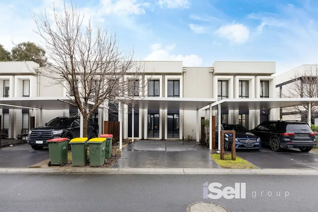 Modern Town Residence in a Convenient Springvale Location