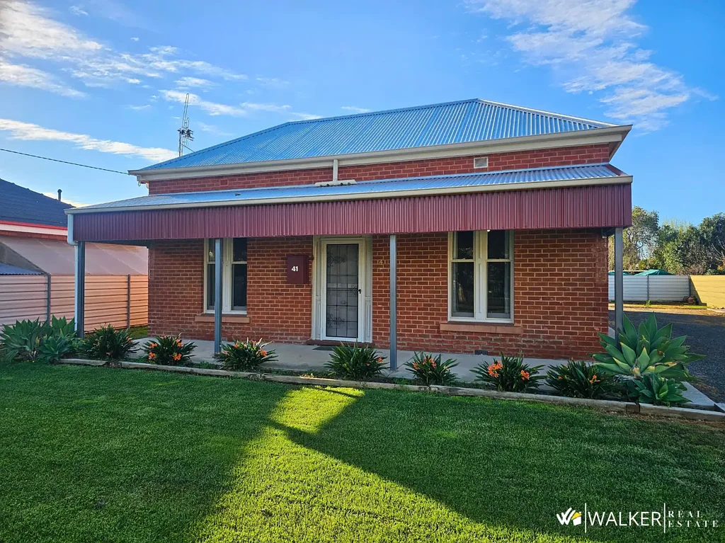 Kyabram 4 Bedroom Classic Charm with Main Street Convenience
