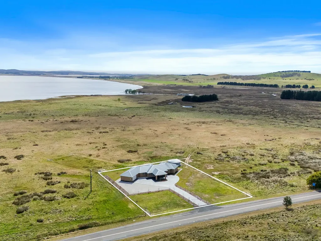 Near new family home in a spectacular setting