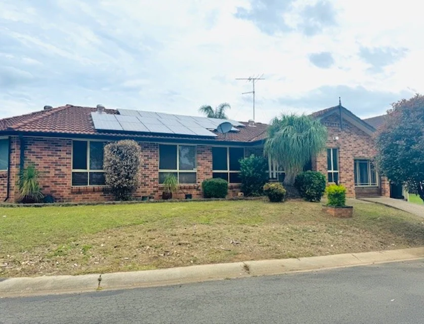 2/13 Claremont Crescent, Hinchinbrook, South Western Suburbs, 4部屋, 2バスルーム, House