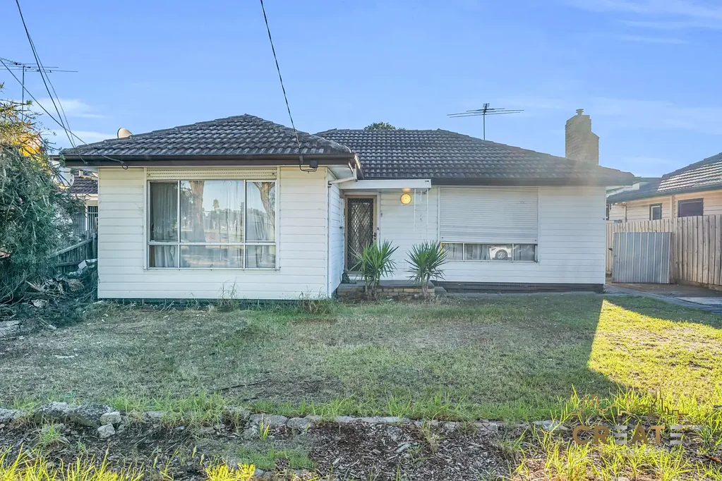 SPACIOUS 2-BEDROOM UNIT WITH VERSATILE LIVING SPACES IN A PRIME LOCATION