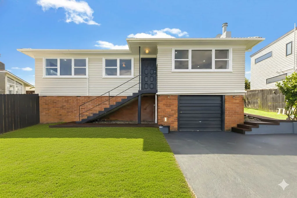 Wattle Downs 3房 滨海社区温馨家园！永久产权，开放式设计+阳光后院，步行至高尔夫球场/海岸步道！ Priced to Sell - Don't Miss Out!