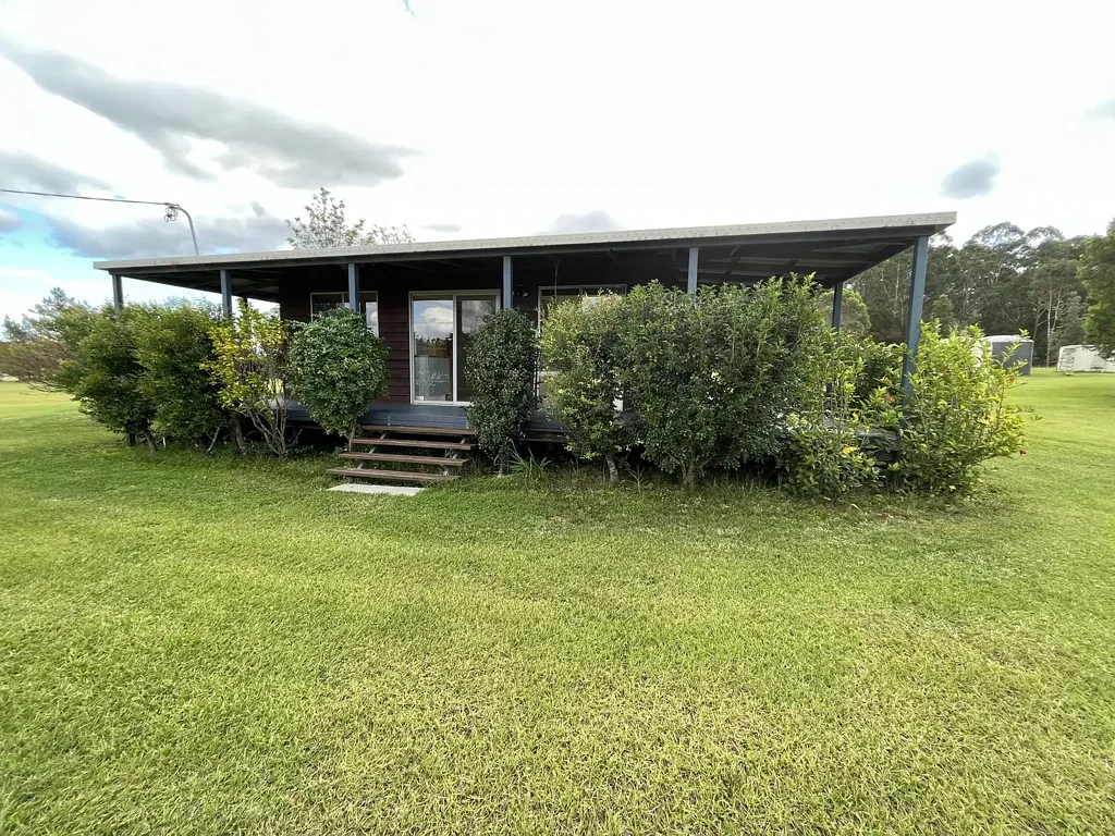 CHARMING COUNTRY COTTAGE - PERFECT FOR SIGNLES