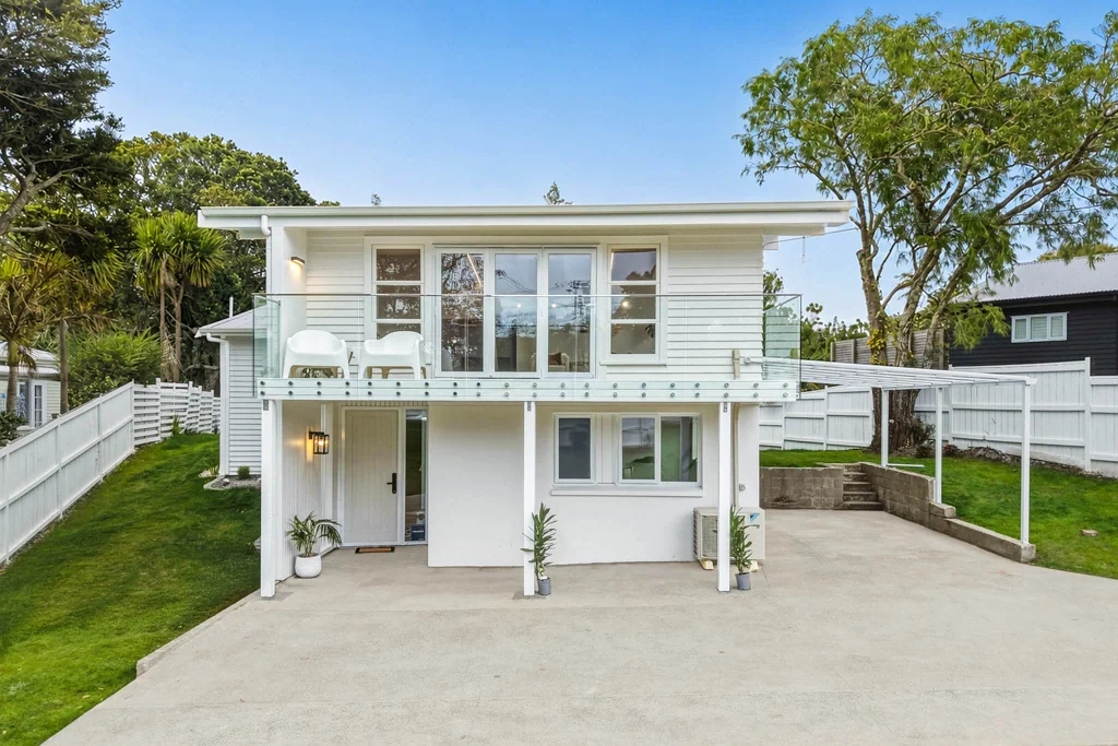 Campbells Bay 5房  Rare - beach, extended family and school zone ...