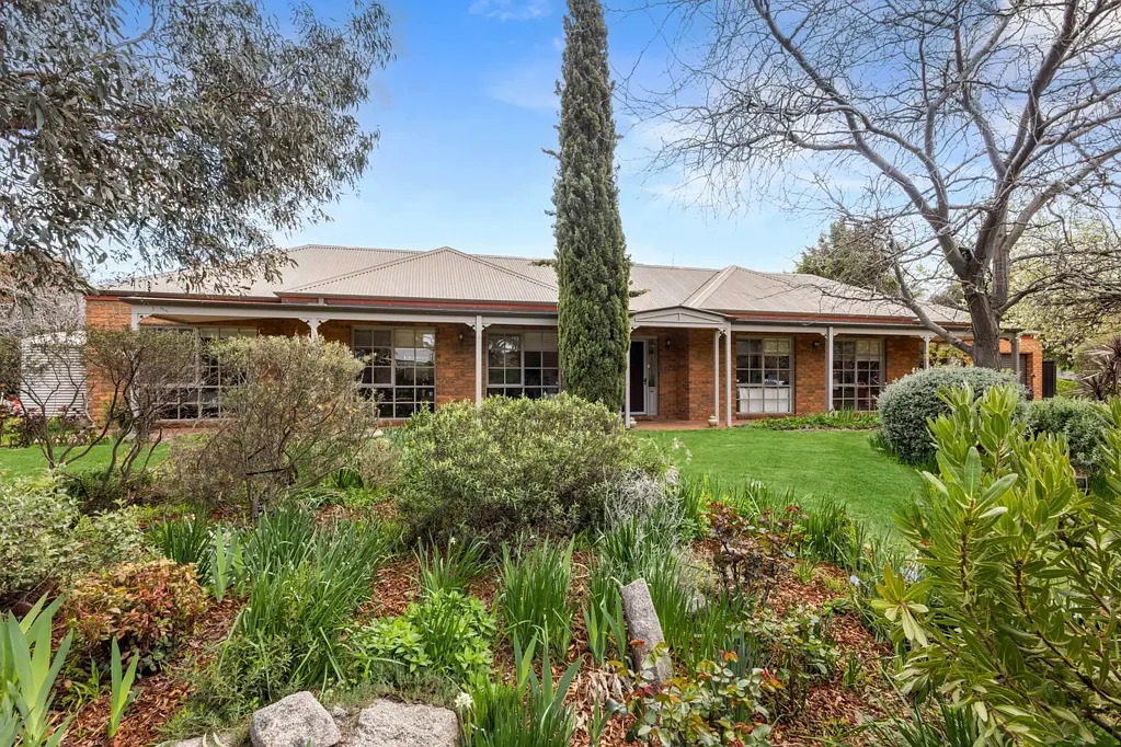 1 Sunrise Court, Strathdale, VIC 3550