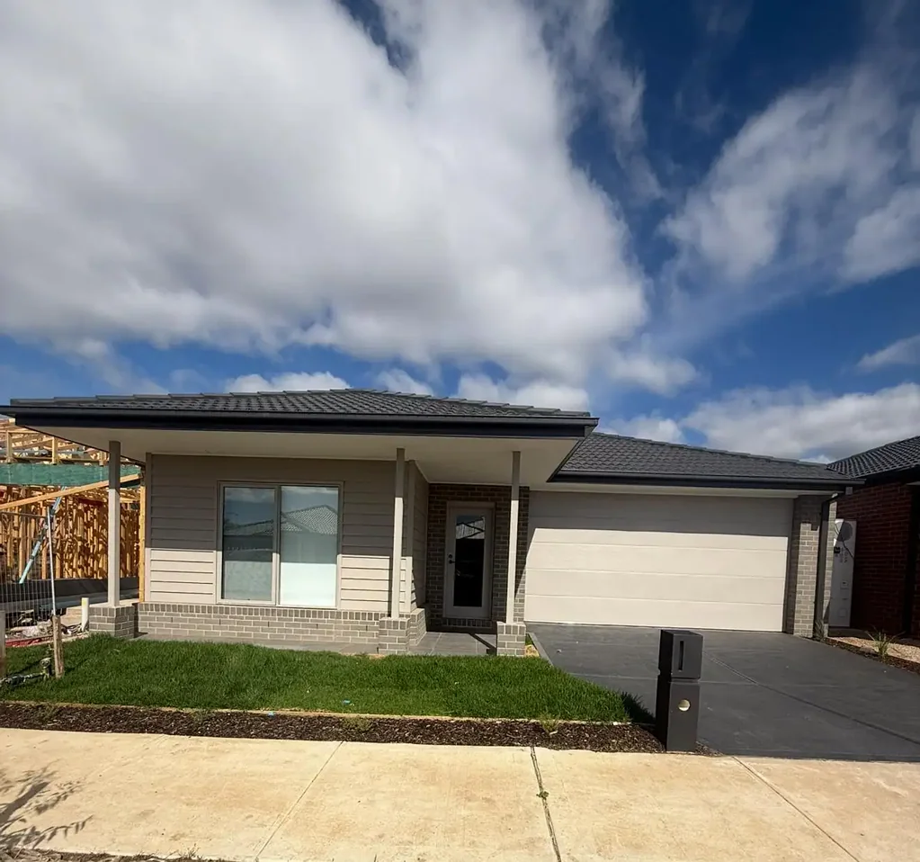 Modern Family Living at Its Best – 22 Lodge Way, Werribee – Only $520 per week!