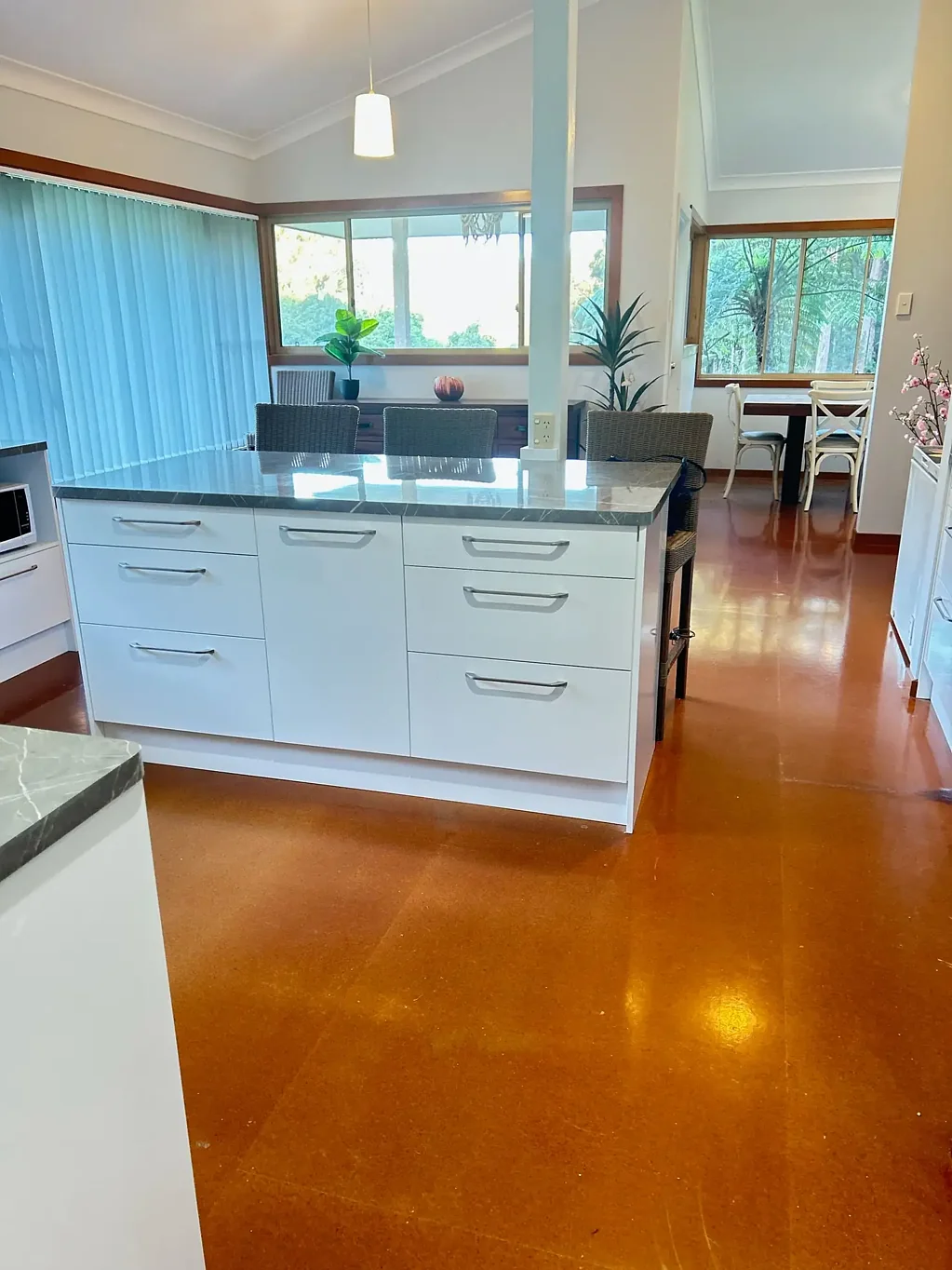 Yarrahapinni  Escape to the Country. Idyllic lifestyle Macadamia Farm.