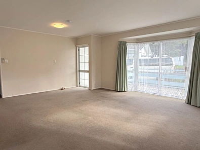 Bright & Sunny Single-Level Living in a Peacef...
