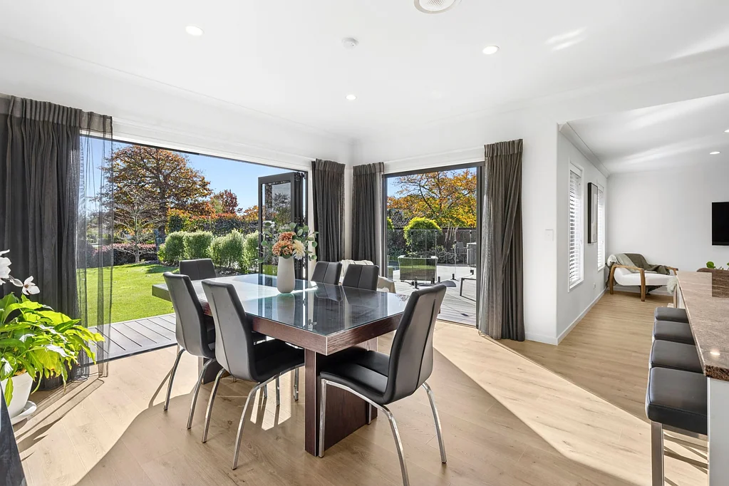 Richmond 5 Bedroom Luxury Living, Exceptional Location!