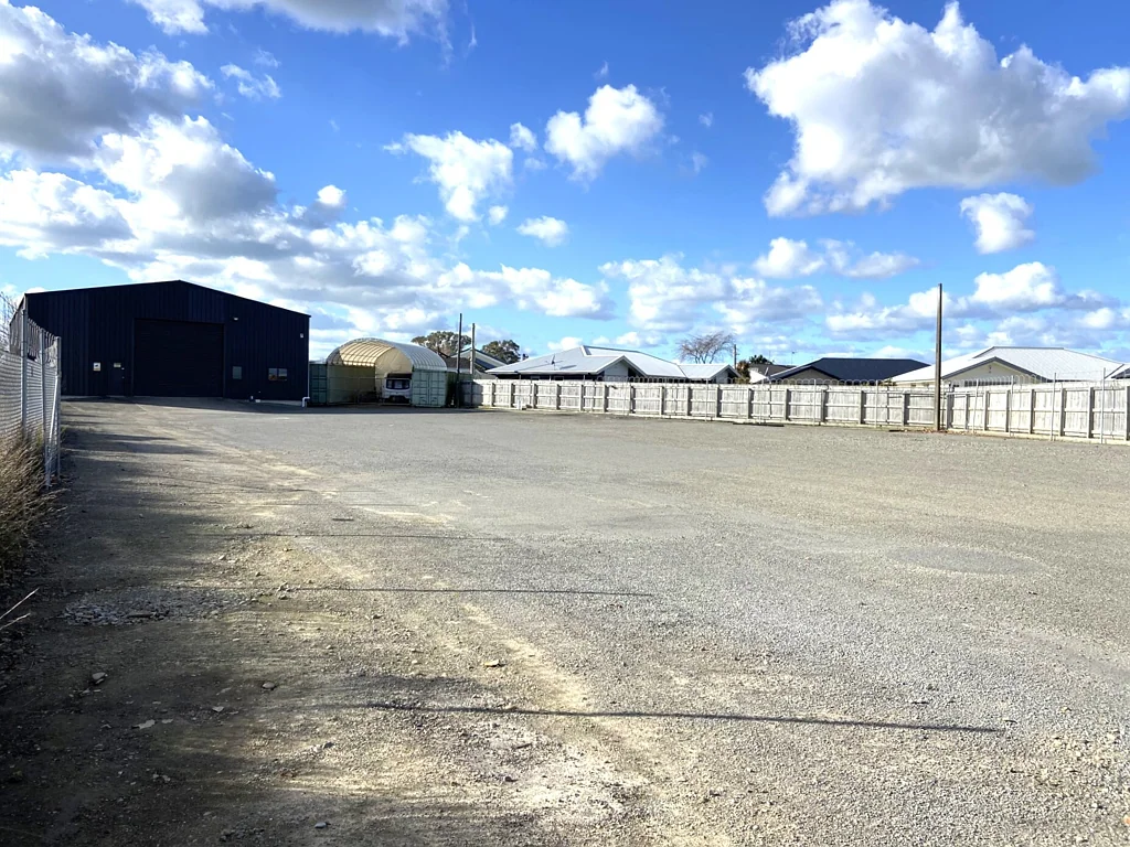 Feilding Versatile workshop or storage for lease