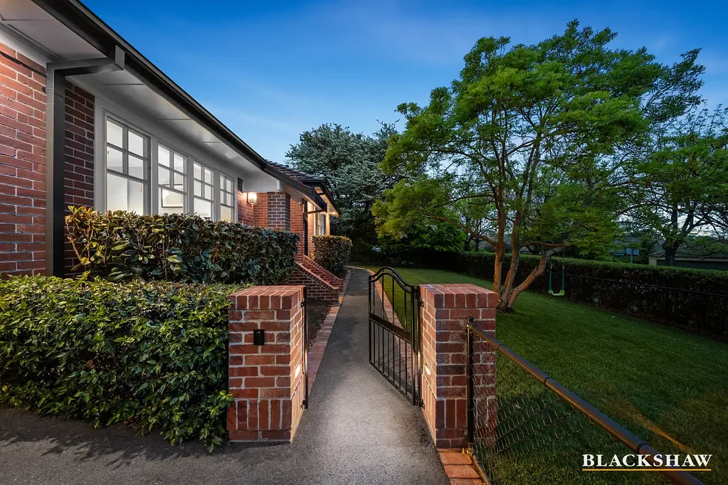 Griffith 4침실 Exquisite interiors and enviable outdoor lifestyle in luxe Griffith parcel