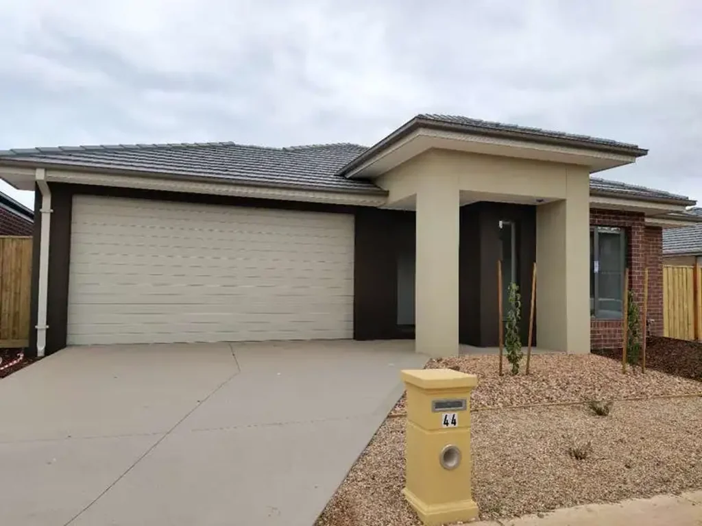 Stylish Family Home in the Heart of Point Cook