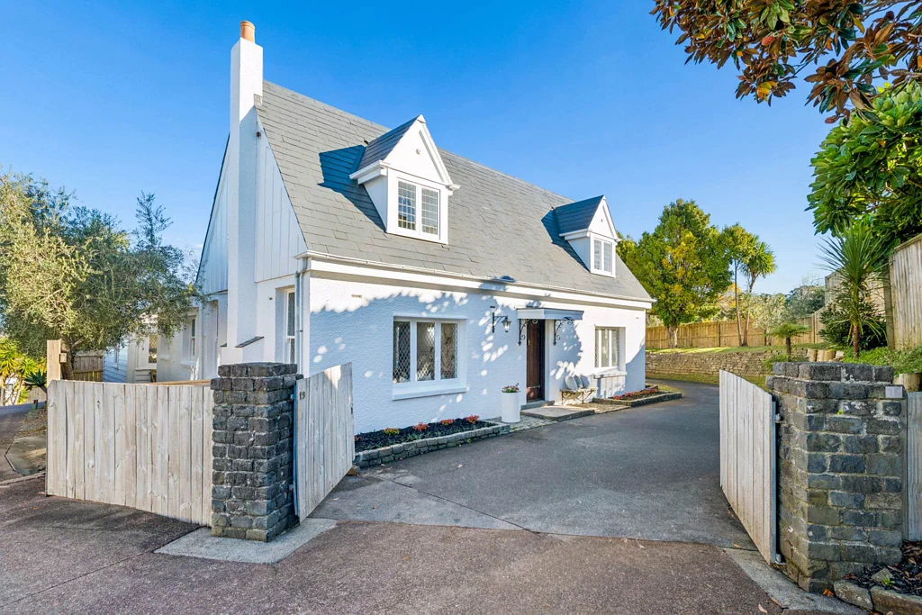Cockle Bay 3Moenga Charming Character Home – Move in Ready