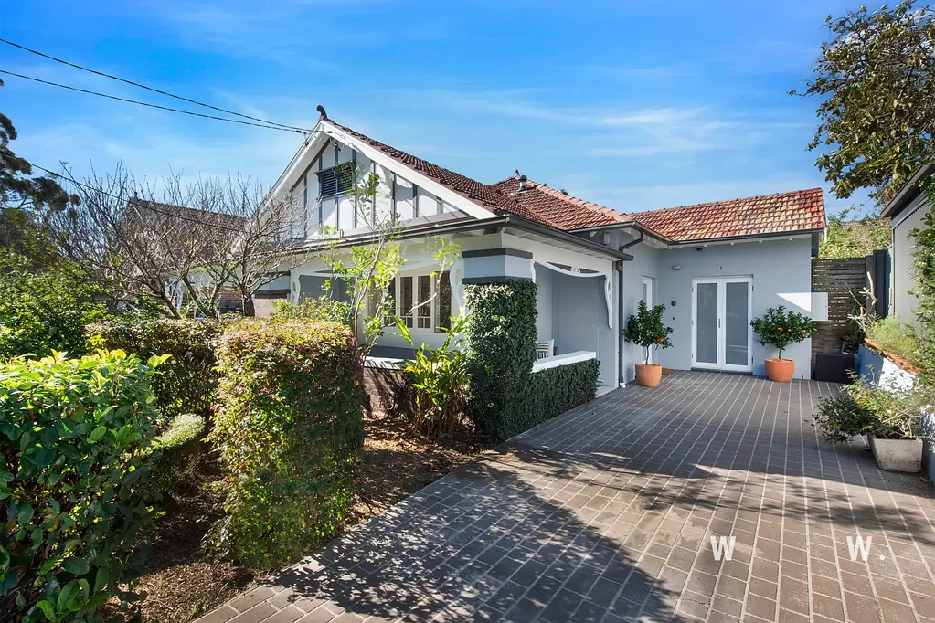 Drummoyne 3ਬੈੱਡਰੂਮ Elegant Family Home Blending Period Charm and Modern Style