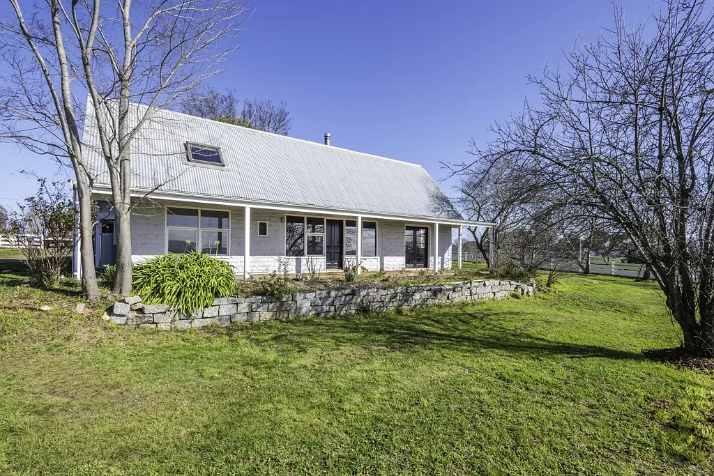 Lancefield 2房  Charming Mud Brick Cottage with Sweeping Views