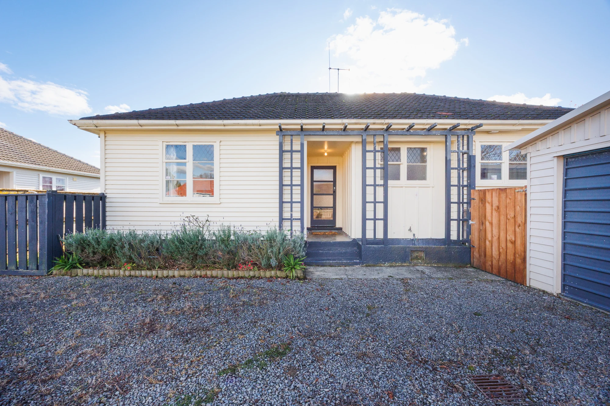 Roslyn 3Zimmer Triple garage - space - great value