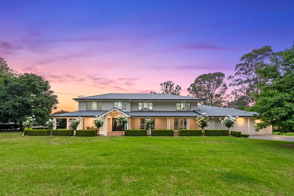 Oakville 5 Bedroom Private Rural Estate On The Doorstep Of Development