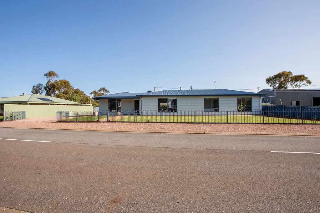 17 Benjamin Road, Poonindie, SA 5607