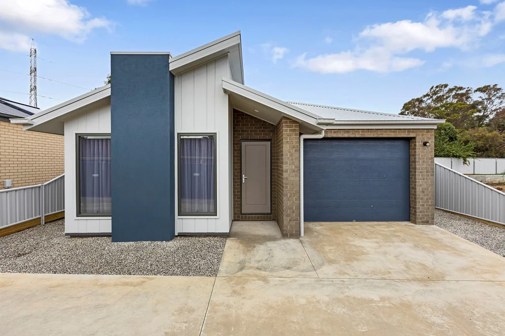 2/17 Paterson Street, Quarry Hill, VIC 3550