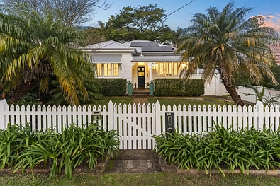 Gymea 4房 翻新精美，魅力永恒 Beautifully Renovated with Timeless Charm