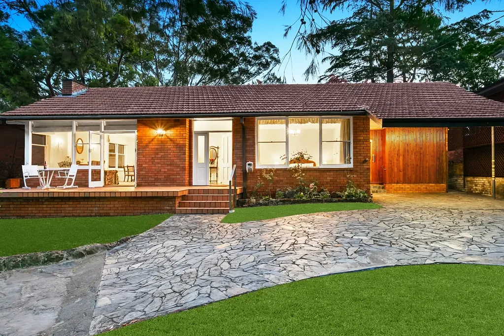 Beecroft 4 Slaapkamer Treetop family sanctuary in lush east-side setting