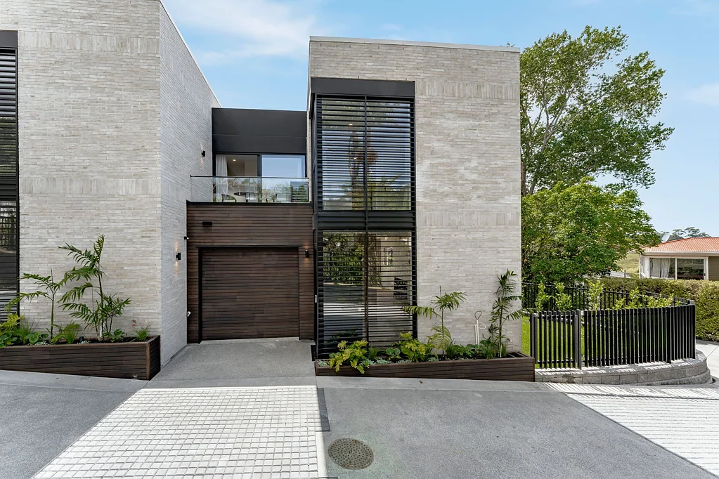 Northcote 3 Bedroom Now Complete 3-Bed, 2.5-Bath+Garage in Northcote!