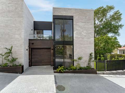 Northcote 3部屋 Now Complete 3-Bed, 2.5-Bath+Garage in Northcote!