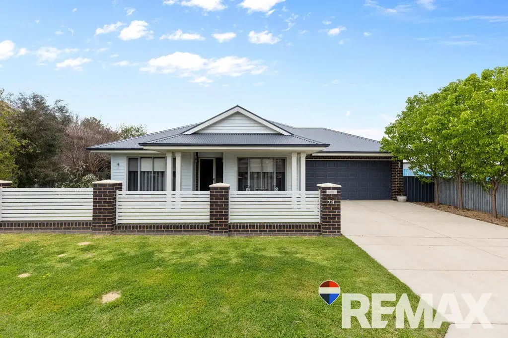 74 Regent Street, Junee, NSW 2663