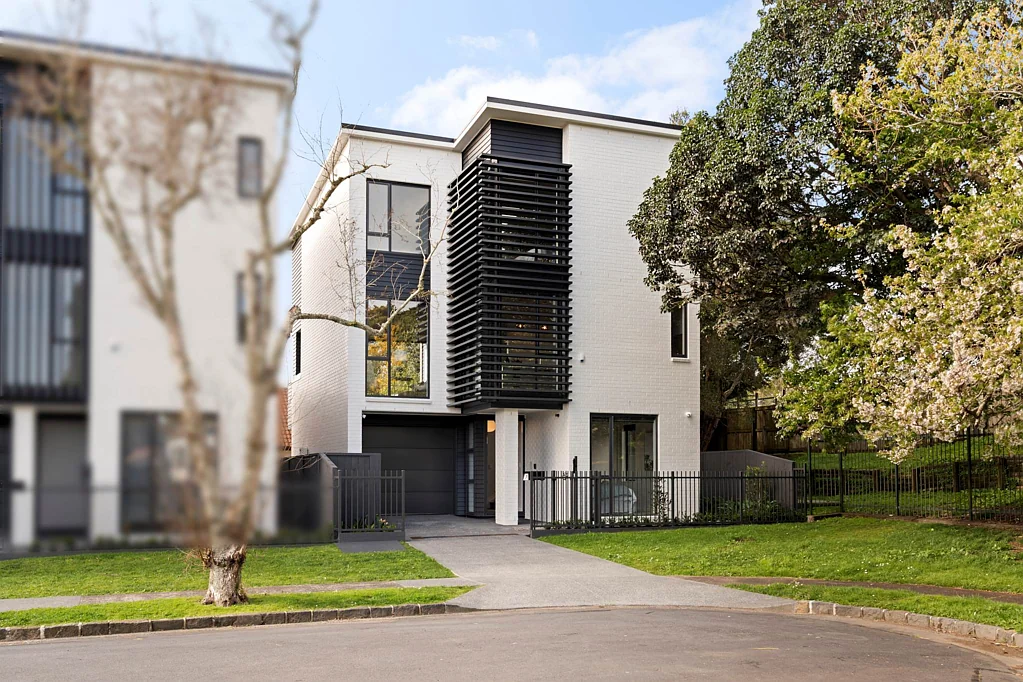 Royal Oak 5Zimmer Soaring Heights & Modern Elegance