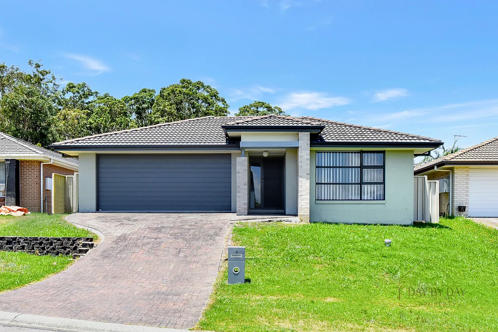 9 Nestor Parade, Wadalba, NSW 2259
