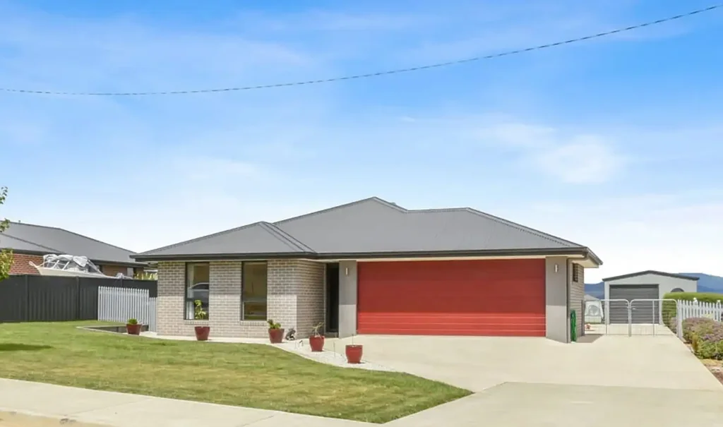 9 Nutt Street, Deloraine, TAS 7304