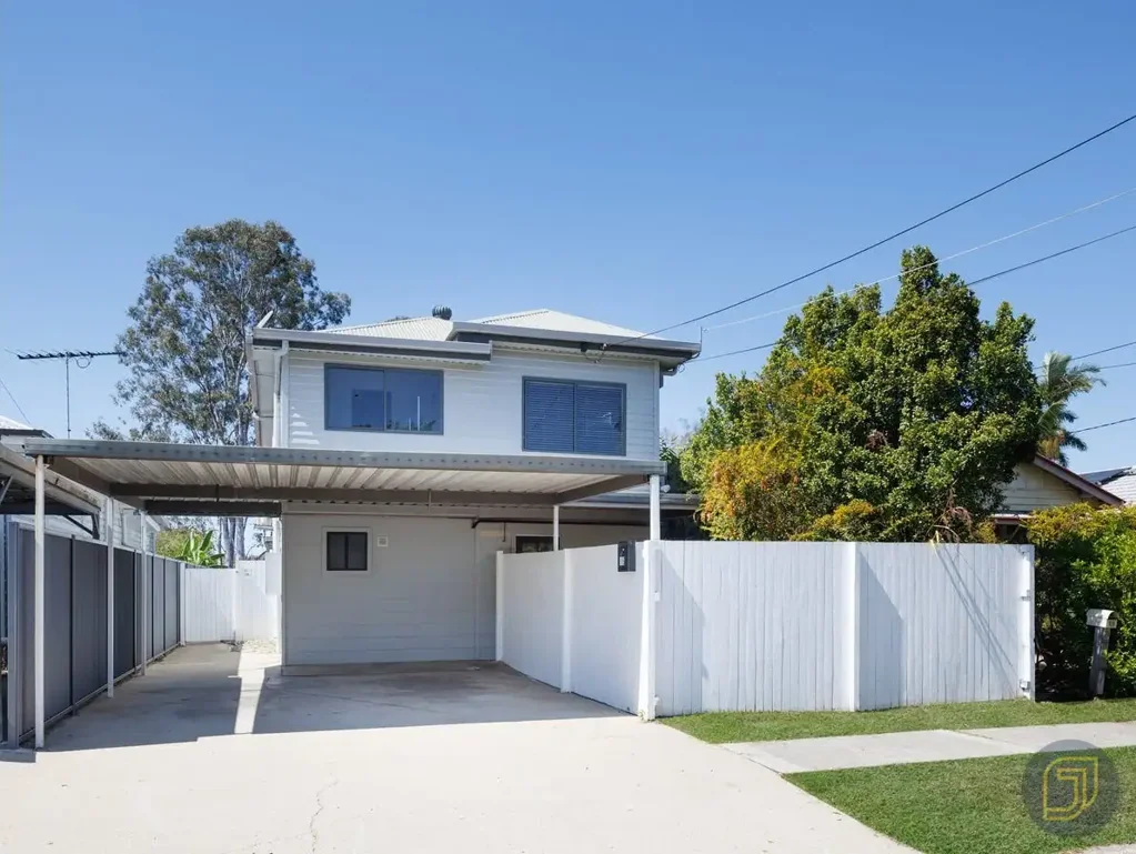 Beautifully Renovated Studio: All Utilities Included in Prime Deagon Location!