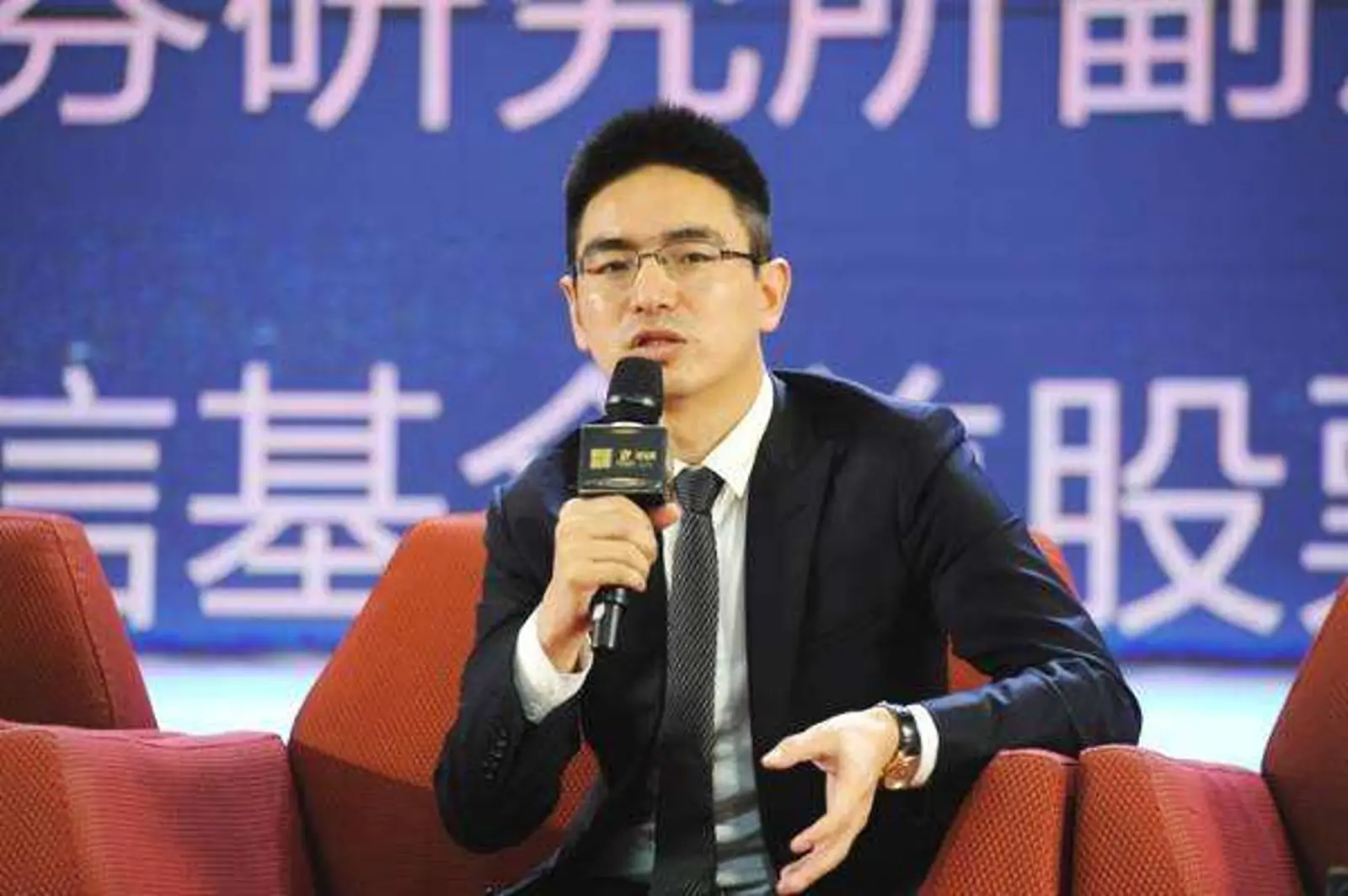 明星经理最新策略曝光!规避消费与金融地产,超配医药股