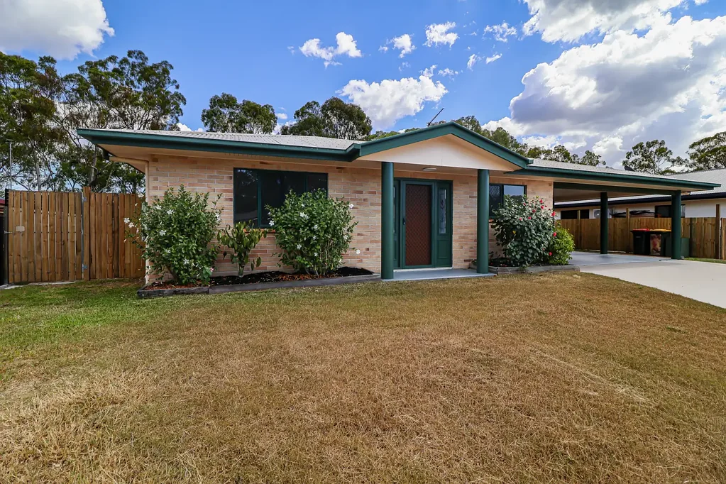A CHARMING LOW-MAINTENANCE DUPLEX IN SOUGHT-AFTER CLINTON