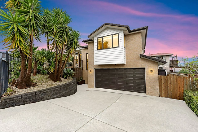 2 Bangla Place, Massey, Waitakere City